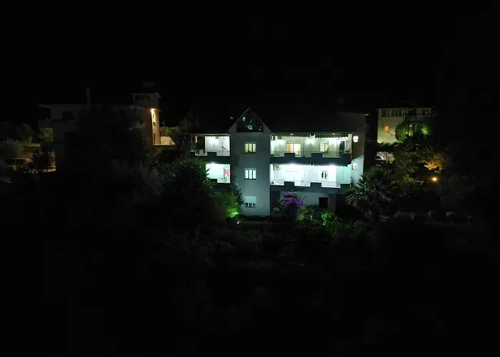 Vila Banushi