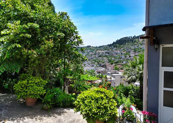 Vila Banushi