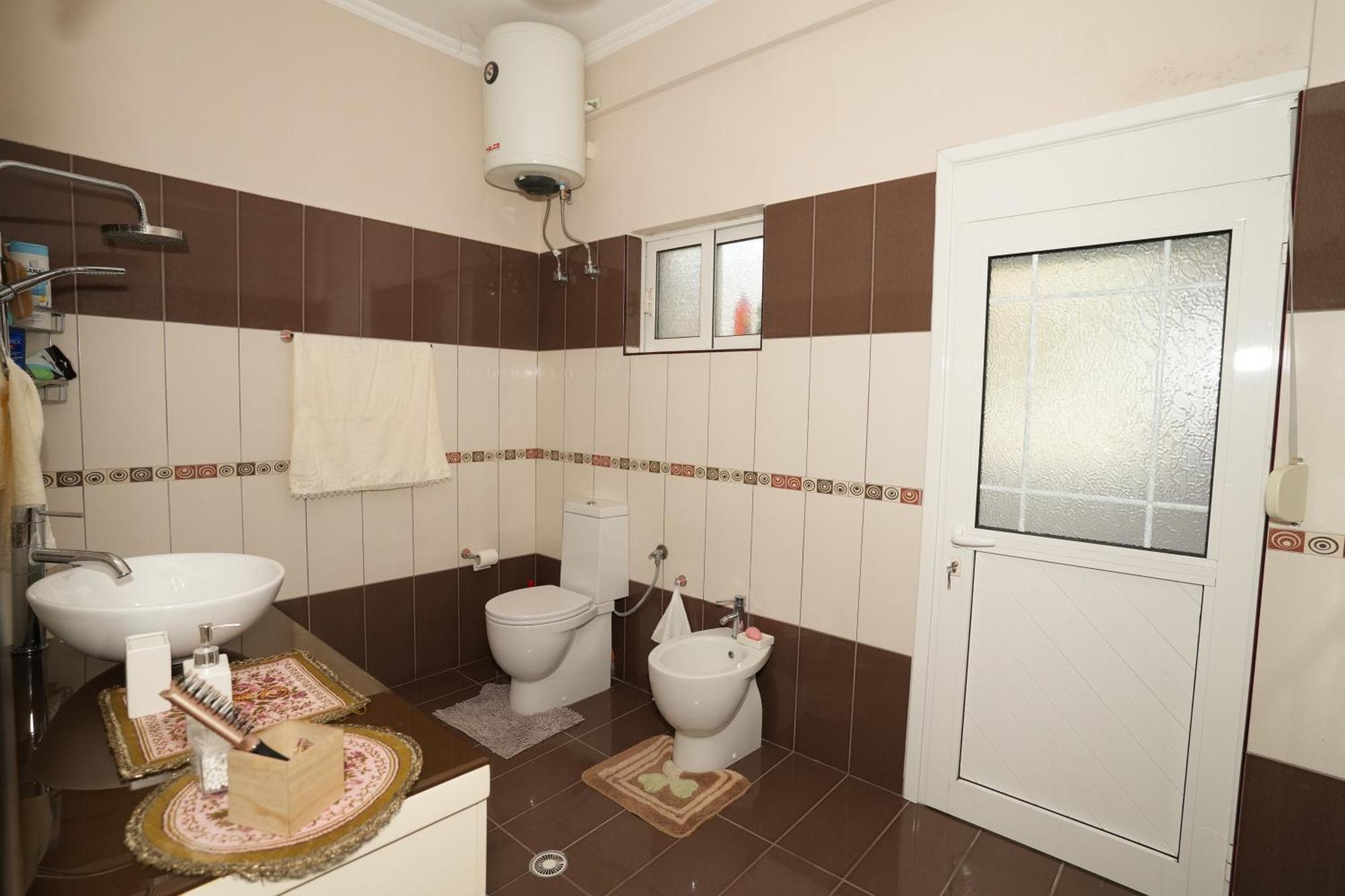 Apartment Banushi