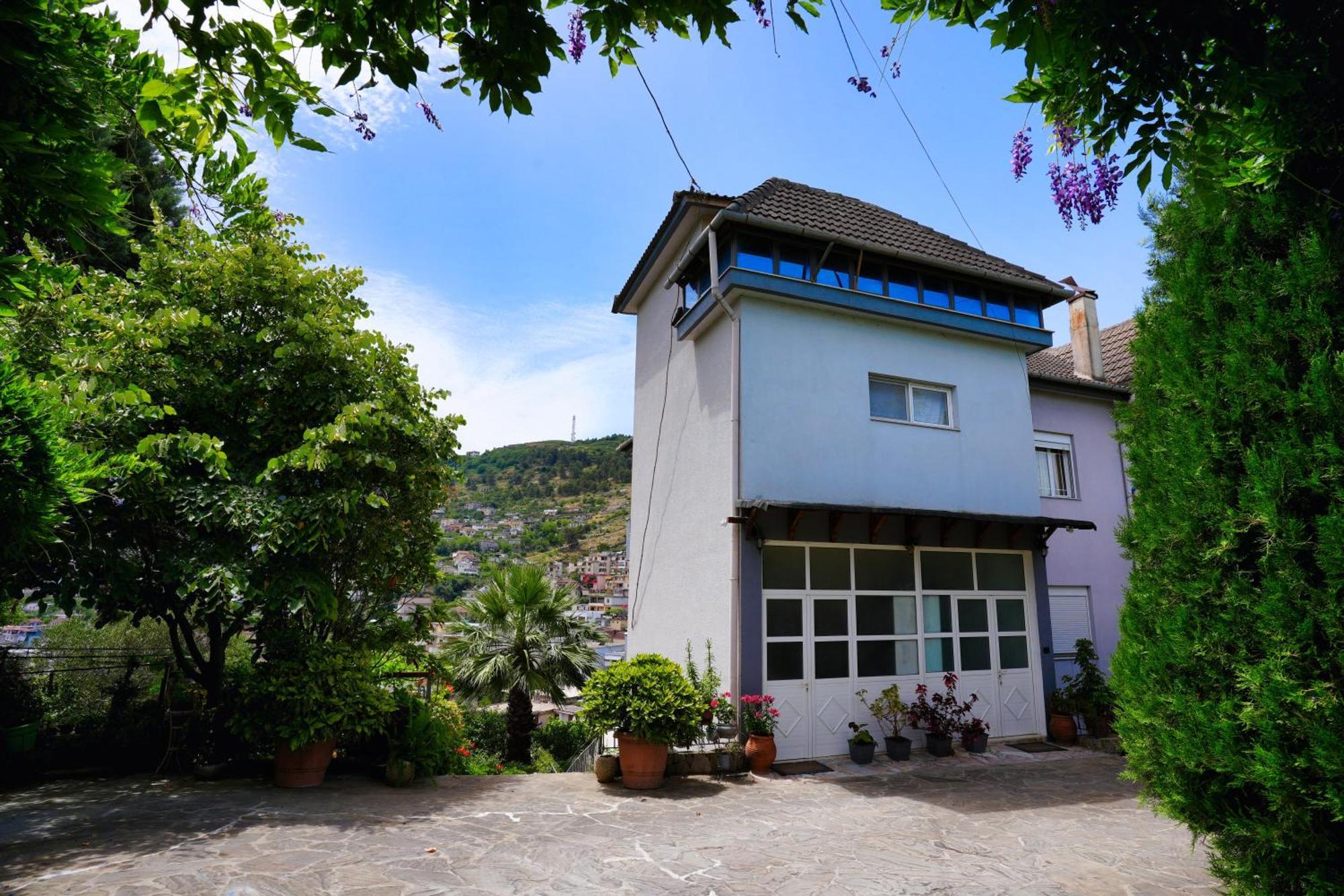 Banushi Apartment *