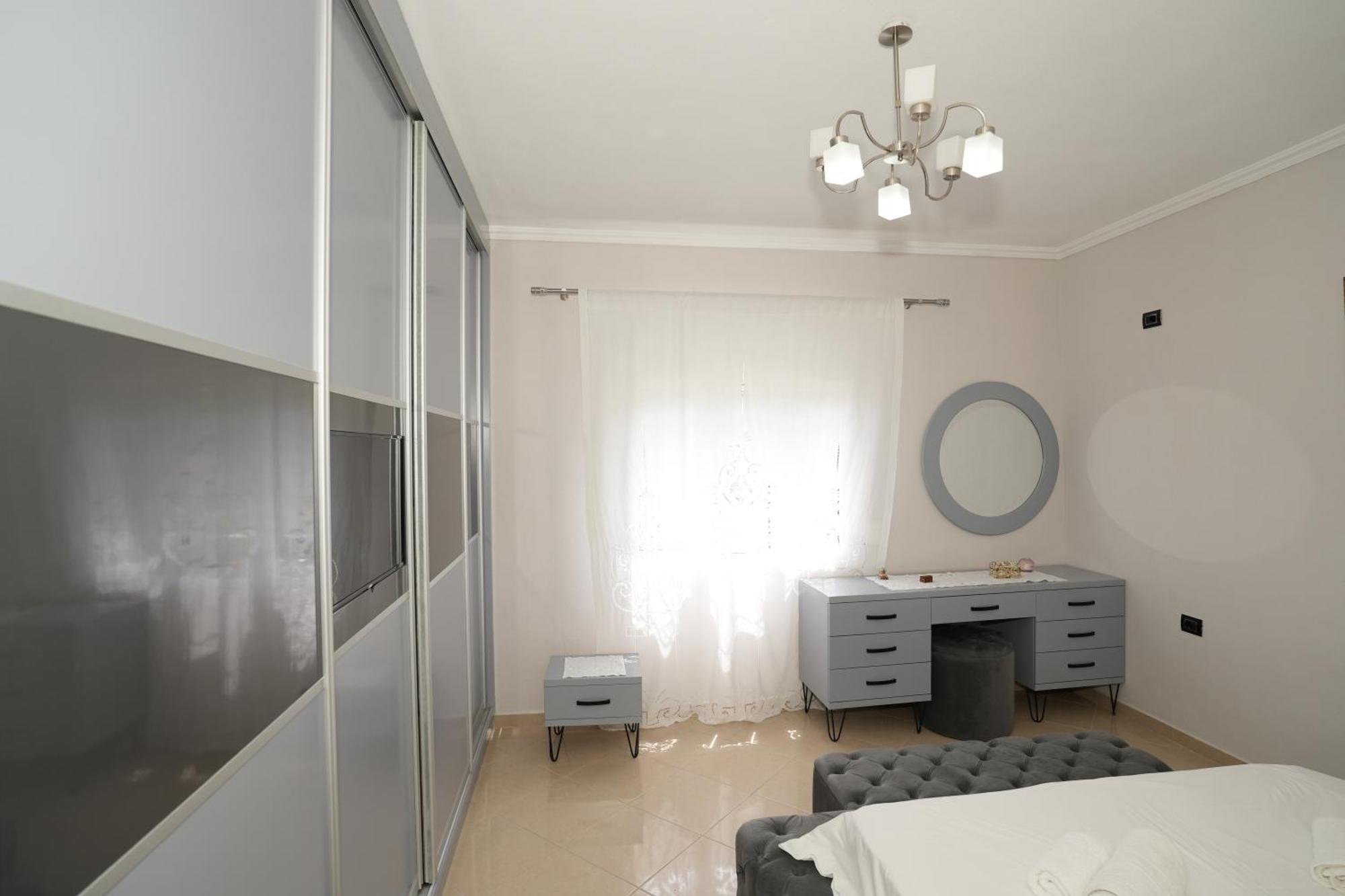 Banushi Apartamento Gjirokastër
